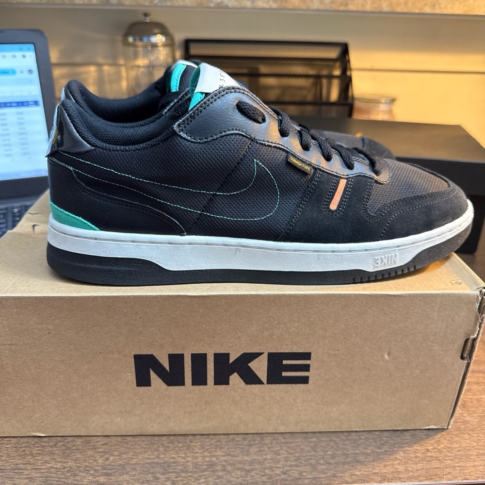 Nike Squash Type Black Menta Size 11.5 Men Very Clean Pair With Og Box